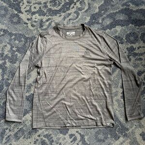 Congressional Country Club Levelwear Workout Long Sleeve Shirt. NWOT